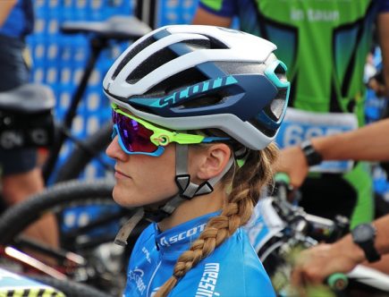 okulary przeciwsłoneczne sportowe - rowerzystka