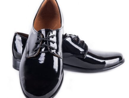 czarne, eleganckie buty chłopięce